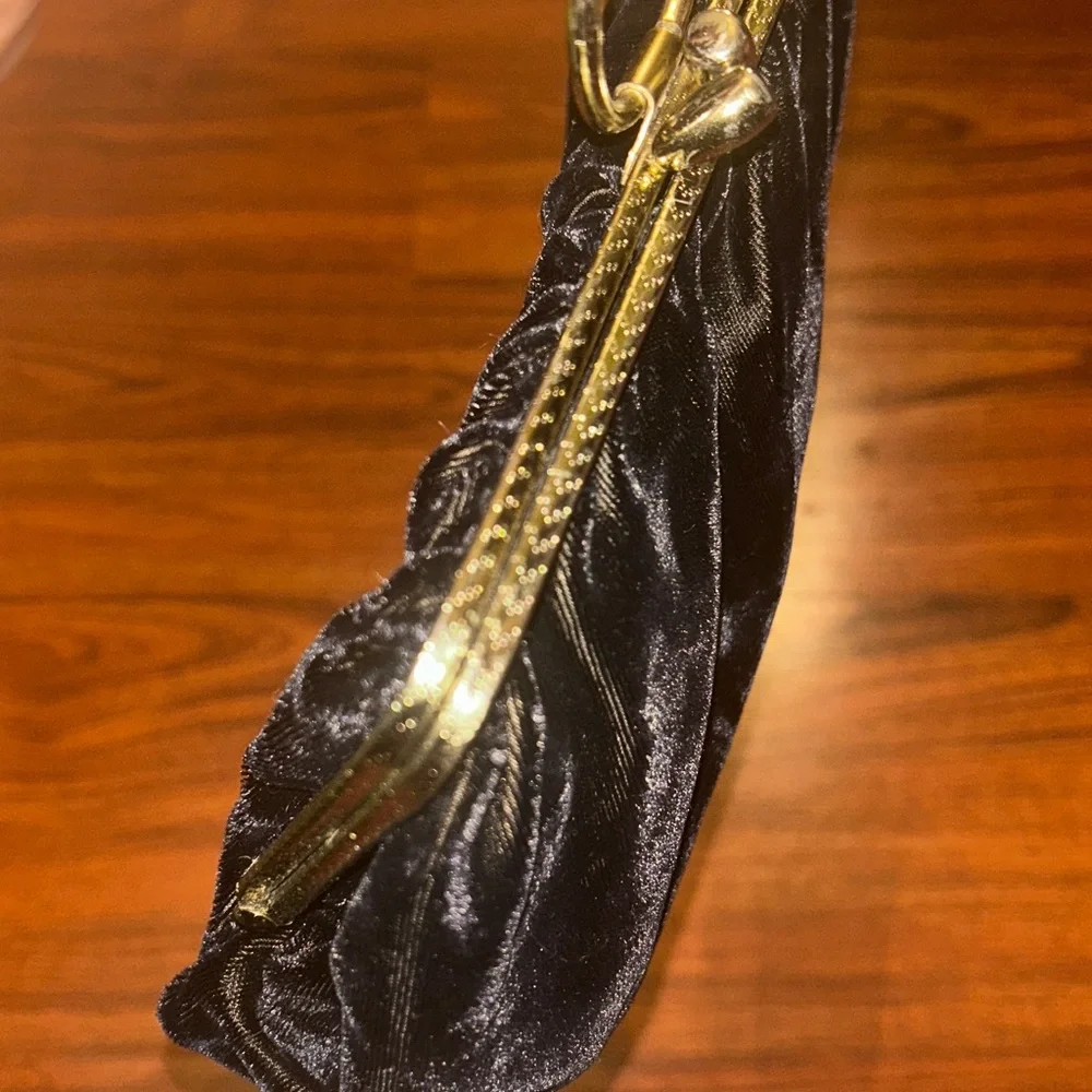VTG Black Velvet Kiss-Lock Ring-Handle Evening Clutch